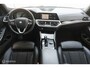 BMW 3-Serie 320i Executive Edition | Stoelverwarming | Sportstoelen | Donkere hemel | Camera | LED | 19 Inch | Mineralgrau Metallic | NL auto