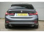 BMW 3-Serie 320i Executive Edition | Stoelverwarming | Sportstoelen | Donkere hemel | Camera | LED | 19 Inch | Mineralgrau Metallic | NL auto