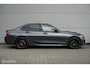 BMW 3-Serie 320i Executive Edition | Stoelverwarming | Sportstoelen | Donkere hemel | Camera | LED | 19 Inch | Mineralgrau Metallic | NL auto