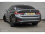 BMW 3-Serie 320i Executive Edition | Stoelverwarming | Sportstoelen | Donkere hemel | Camera | LED | 19 Inch | Mineralgrau Metallic | NL auto