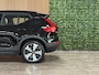 Volvo XC40 Recharge Core 70 kWh | 95% SoH | Trekhaak | All Season Banden | Stoel en Stuurwielverwarming | Parkeercamera | Parkeersensoren voor+achter | 19 Inch | Zitting verlenging voorstoelen | Google Infotainment | Warmtepomp | Cruise Control | Draadloos telefoon opladen | Climate Control L+R | Regensensor | Automatisch dimmende binnen en buitenspiegels | DAB Radio | Apple Carplay/Android Auto | Volvo On Call met mobiele App functie |