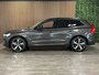 Volvo XC60 T8 AWD Recharge Ultra Dark | Luchtvering | Trekhaak | 360 Camera | Head-Up Display | 455pk | Harman Kardon | Adaptieve Cruise Control | Stoelverwarming voor+achter | Stuurwielverwarming | Schuifdak | 21 Inch | Full LED Meesturende koplampen | Pilot Assist | BLIS Dode Hoek Detectie | Elektrische voorstoelen geheugen | Lederen bekleding | Zitting verlenging voorstoelen | Lederen dashboard | Google Infotainment | Keyless Drive | Parkeersensoren voor+achter | Privacy Glass | Elektrisch bedienbare achterklep | DAB Radio | Apple Carplay/Android Auto | Alarm Klasse III | Draadloos telefoon opladen | Volvo On Call met mobiele App functie | Platinum Grey Metallic |