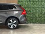 Volvo XC60 T6 AWD Recharge Plus Bright | Trekhaak | 360° Camera | Harman Kardon | Adaptieve Cruise Control | Standkachel met Volvo On Call App | Stoelverwarming voor+achter | Stuurwielverwarming | Schuifdak | Full LED meesturende koplampen | Pilot Assist | Elektrische voorstoelen geheugen | Lederen bekleding | Zitting verlenging voorstoelen | 19 Inch | Google Infotainment | Keyless Drive | Parkeersensoren voor+achter | Privacy Glass | Elektrisch bedienbare achterklep | DAB Radio | Apple Carplay/Android Auto | Draadloos telefoon opladen | Volvo On Call met mobiele App functie | Platinum Grey Metallic |