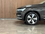 Volvo XC60 T6 AWD Recharge Plus Bright | Trekhaak | 360° Camera | Harman Kardon | Adaptieve Cruise Control | Standkachel met Volvo On Call App | Stoelverwarming voor+achter | Stuurwielverwarming | Schuifdak | Full LED meesturende koplampen | Pilot Assist | Elektrische voorstoelen geheugen | Lederen bekleding | Zitting verlenging voorstoelen | 19 Inch | Google Infotainment | Keyless Drive | Parkeersensoren voor+achter | Privacy Glass | Elektrisch bedienbare achterklep | DAB Radio | Apple Carplay/Android Auto | Draadloos telefoon opladen | Volvo On Call met mobiele App functie | Platinum Grey Metallic |