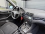 BMW 3-Serie 320i Executive | Cruise Control | Climate Control | Parkeersensoren | 17 Inch Lichtmetalen Velgen | Stoelverwarming |