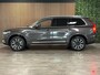 Volvo XC90 T8 AWD Recharge Plus Bright Long Range | Trekhaak | 360° Camera | Harman Kardon | 455pk | Adaptieve Cruise Control | Standkachel met Volvo On Call App | Stoelverwarming voor+achter | Stuurwielverwarming | Schuifdak | Full LED Meesturende koplampen | Pilot Assist | BLIS Dode Hoek Detectie | Elektrische voorstoelen geheugen | Lederen bekleding | Zitting verlenging voorstoelen | Lederen dashboard | 20 Inch | Google Infotainment | Keyless Drive | Privacy Glass | Elektrisch bedienbare achterklep | Geïntegreerd kinderzitje achterin | Geïntegreerde zongordijnen achterportieren | Verlichte instaplijsten | 7-Persoons | 4-Zone Climate Control | DAB Radio | Apple Carplay/Android Auto | Alarm Klasse III | Draadloos telefoon opladen | Volvo On Call met mobiele App functie | Platinum Grey Metallic |