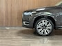 Volvo XC90 T8 AWD Recharge Plus Bright Long Range | Trekhaak | 360° Camera | Harman Kardon | 455pk | Adaptieve Cruise Control | Standkachel met Volvo On Call App | Stoelverwarming voor+achter | Stuurwielverwarming | Schuifdak | Full LED Meesturende koplampen | Pilot Assist | BLIS Dode Hoek Detectie | Elektrische voorstoelen geheugen | Lederen bekleding | Zitting verlenging voorstoelen | Lederen dashboard | 20 Inch | Google Infotainment | Keyless Drive | Privacy Glass | Elektrisch bedienbare achterklep | Geïntegreerd kinderzitje achterin | Geïntegreerde zongordijnen achterportieren | Verlichte instaplijsten | 7-Persoons | 4-Zone Climate Control | DAB Radio | Apple Carplay/Android Auto | Alarm Klasse III | Draadloos telefoon opladen | Volvo On Call met mobiele App functie | Platinum Grey Metallic |