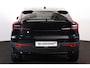 Volvo EC40 Performance Ultra Black Edition 82 kWh - Panoramadak - IntelliSafe Assist & Surround - 360º Camera - Harman/Kardon audio - Verwarmde voorstoelen, stuur & achterbank - Parkeersensoren voor & achter - Elektr. bedienb. voorstoelen met geheugen links - Draadloze tel. lader - Warmtepomp - Extra getint glas - Inklapbare trekhaak - 20' LMV