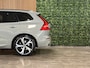 Volvo XC60 T8 AWD Recharge Ultra Dark | Luchtvering | Trekhaak | 360 Camera | Head-Up Display | 455pk | Harman Kardon | Adaptieve Cruise Control | Stoelverwarming voor+achter | Stuurwielverwarming | Schuifdak | 21 Inch | Full LED Meesturende koplampen | Pilot Assist | BLIS Dode Hoek Detectie | Elektrische voorstoelen geheugen | Lederen bekleding | Zitting verlenging voorstoelen | Lederen dashboard | Google Infotainment | Keyless Drive | Parkeersensoren voor+achter | Privacy Glass | Elektrisch bedienbare achterklep | DAB Radio | Apple Carplay/Android Auto | Alarm Klasse III | Draadloos telefoon opladen | Volvo On Call met mobiele App functie | Vapour Grey Metallic |