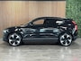 Volvo EX30 Single Motor Extended Range Ultra 69 kWh | 99% SoH | 360° 3D Camera | Stoel en Stuurwielverwarming | Panoramadak | Harman Kardon | 20 inch | Elektrische voorstoelen | Adaptieve Cruise Control | Pilot Assist | BLIS Dode Hoek Detectie | Keyless Drive | Parkeersensoren voor+achter | Privacy Glass | Google Infotainment | Elektrisch bedienbare achterklep | Electronic Climate Control 2-Zone | Indigo - Textiel / Nordico bekleding | Warmtepomp | Apple Carplay | Volvo On Call met mobiele App functie | Onyx Black Metallic |