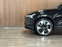 Volvo EX30 Single Motor Extended Range Ultra 69 kWh | 99% SoH | 360° 3D Camera | Stoel en Stuurwielverwarming | Panoramadak | Harman Kardon | 20 inch | Elektrische voorstoelen | Adaptieve Cruise Control | Pilot Assist | BLIS Dode Hoek Detectie | Keyless Drive | Parkeersensoren voor+achter | Privacy Glass | Google Infotainment | Elektrisch bedienbare achterklep | Electronic Climate Control 2-Zone | Indigo - Textiel / Nordico bekleding | Warmtepomp | Apple Carplay | Volvo On Call met mobiele App functie | Onyx Black Metallic |