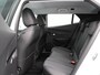 Peugeot e-2008 EV Allure Pack 50 kWh | SoH 93,3% |  Apple Carplay | Navigatie | Achteruitrij camera | Parkeersensoren achter | Spraakbediening |