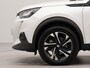 Peugeot e-2008 EV Allure Pack 50 kWh | SoH 93,3% |  Apple Carplay | Navigatie | Achteruitrij camera | Parkeersensoren achter | Spraakbediening |