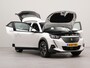 Peugeot e-2008 EV Allure Pack 50 kWh | SoH 93,3% |  Apple Carplay | Navigatie | Achteruitrij camera | Parkeersensoren achter | Spraakbediening |