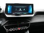 Peugeot e-2008 EV Allure Pack 50 kWh | SoH 93,3% |  Apple Carplay | Navigatie | Achteruitrij camera | Parkeersensoren achter | Spraakbediening |
