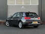 BMW 1-Serie 118i/136pk Essential|2015|Automaat|NAP|H&K|Leder|Clima|Zwarte hemel|16" LMV