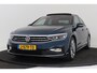 Volkswagen Passat 1.5 TSI Elegance Business R-Line | Trekhaak | Panoramadak | CarPlay | Digital Cockpit | Camera | Stoelverwarming