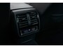 Volkswagen Passat 1.5 TSI Elegance Business R-Line | Trekhaak | Panoramadak | CarPlay | Digital Cockpit | Camera | Stoelverwarming