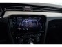 Volkswagen Passat 1.5 TSI Elegance Business R-Line | Trekhaak | Panoramadak | CarPlay | Digital Cockpit | Camera | Stoelverwarming