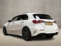 Mercedes-Benz A-klasse 180 AMG Sport Automaat (SCHUIFDAK, SFEERVERLICHTING, GROOT NAVI, LEDER/ALCANTARA, CAMERA, SPORTSTOELEN, STOELVERWARMING, GETINT GLAS, NIEUWSTAAT)