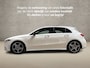 Mercedes-Benz A-klasse 180 AMG Sport Automaat (SCHUIFDAK, SFEERVERLICHTING, GROOT NAVI, LEDER/ALCANTARA, CAMERA, SPORTSTOELEN, STOELVERWARMING, GETINT GLAS, NIEUWSTAAT)