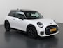 MINI Cooper 3-Deurs 1.5 C John Cooper Works M | Panoramadak | Sportstoelen | HUD | Groot Navigatie "OLED" | Camera | DAB | Apple CarPlay/Android Auto | 17" Lichtmetalen Velgen | LED | DAB |