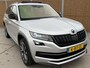 Skoda Kodiaq 1.5 TSI Sportline Business Automaat 7-persoons | Panoramadak | LED verlichting | Adaptieve cruise control | Trekhaak uitklapbaar | Groot navigatiesysteem | Canton HiFi | Stoelverwarming | Parkeersensoren voor en achter | Achteruitrijcamera