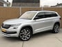 Skoda Kodiaq 1.5 TSI Sportline Business Automaat 7-persoons | Panoramadak | LED verlichting | Adaptieve cruise control | Trekhaak uitklapbaar | Groot navigatiesysteem | Canton HiFi | Stoelverwarming | Parkeersensoren voor en achter | Achteruitrijcamera