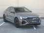 Audi Q8 Sportback e-tron 55 quattro S Edition Competition 115 kWh | Leder | Rode stiksels | Keyless | Matrix Led | 360° camera | Luchtvering | Elektr. verstelbare voorstoelen + memory |