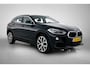 BMW X2 SDrive18i Executive Edition Automaat (NAVIGATIE, TREKHAAK AFNEEMBAAR, CAMERA, STOELVERWARMING, LED,)