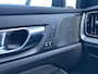 Volvo V60 2.0 T8 Plug-in hybrid AWD Plus Dark | Premium-Pack | Head-up display | Panoramadak | Rondomzicht camera | Extra getint glas achter