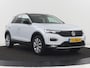 Volkswagen T-Roc 1.0 TSI Style | Stoelverwarming | Camera | Carplay | Adaptive cruise | Navigatie | Full LED | Climate control | DAB | Bluetooth | Parkeerhulp | Getint glas