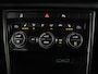 Volkswagen T-Roc 1.0 TSI Style | Stoelverwarming | Camera | Carplay | Adaptive cruise | Navigatie | Full LED | Climate control | DAB | Bluetooth | Parkeerhulp | Getint glas