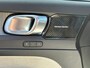 Volvo XC40 1.5 T5 Recharge Inscription / Dealer onderhouden / Schuif-/Kanteldak / Harman Kardon / Lederen Bekleding /