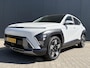 Hyundai Kona 1.6 GDI HEV Premium Sky / Voordeel Op Nieuw €3296,- / Trekhaak Afneembaar 13-Polig / Navigatie / Cruise Control Adaptief /