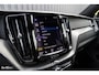 Volvo XC60 2.0 T8 Plug-in hybrid AWD R-Design | Luchtvering | Zwenkbare trekhaak | Panorama dak | Memory | Adaptieve cruise |