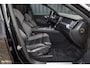 Volvo XC60 2.0 T8 Plug-in hybrid AWD R-Design | Luchtvering | Zwenkbare trekhaak | Panorama dak | Memory | Adaptieve cruise |