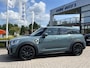MINI Countryman Mini Cooper SE 220 pk ALL4 PHEV Sportstoelen Carplay Stoelverwarming Zwarte Velgen Led Koplampen Union Jack Achterlichten Parkeersensoren achter Sage Green Metallic Plug In Hybride LCI Facelift Super nette staat !