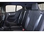Volvo XC40 T3 R-Design - Harman/Kardon audio - Parkeercamera achter - Verwarmde voorstoelen, stuur & achterbank - Parkeersensoren voor & achter - Draadloze tel. lader - Cruise control - Standkachel - Extra getint glas - Inklapbare trekhaak - 18' LMV
