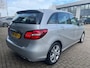Mercedes-Benz B-klasse B180 122PK Ambition met Navigatie, Cruise control & 17'' Lichtme