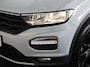 Volkswagen T-Roc 1.5 TSI Sport 150 pk Automaat (DSG) | Navigatie via App | Panoramadak | Parkeersensoren | Black Style pakket | Stoelverwarming |