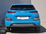 Hyundai Kona Electric EV Comfort Smart 39 kWh / Dealer onderhouden / SOH 92.10% / Fabrieksgarantie tot 02-2027 / Trekhaak afneembaar / Warmtepomp / CCS snelladen / Navigatie / Apple Carplay Android / 17" LM wielen + All Season banden /