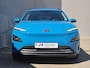 Hyundai Kona Electric EV Comfort Smart 39 kWh / Dealer onderhouden / SOH 92.10% / Fabrieksgarantie tot 02-2027 / Trekhaak afneembaar / Warmtepomp / CCS snelladen / Navigatie / Apple Carplay Android / 17" LM wielen + All Season banden /