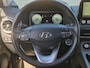 Hyundai Kona Electric EV Comfort Smart 39 kWh / Dealer onderhouden / SOH 92.10% / Fabrieksgarantie tot 02-2027 / Trekhaak afneembaar / Warmtepomp / CCS snelladen / Navigatie / Apple Carplay Android / 17" LM wielen + All Season banden /