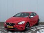 Volvo V40 1.5 T3 152PK Geartronic R-Design | Navigatie | Adaptive Cruise | Camera | Trekhaak 1500 kg | Stoelverwarming voor & achter | KeyLess |