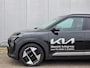 Kia EV3 81,4 kWh 204pk Plus Advanced | Camera | Navigatie | Glazen Schuif- kanteldak | Harman Kardon | Stoel- stuurverwarming |