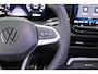 Volkswagen T-Roc 1.5 eTsi 150pk DSG R-Line First Edition Trekhaak Camera Keyless Stoelverwarming Virtual Cockpit Carplay