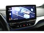 Volkswagen ID.4 First Max 204pk 77 kWh Trekhaak 360Camera Panoramadak Head-Up Memory Stoelverwarming Navigatie