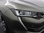Peugeot 508 1.6 PureTech GT Line 1ste eigenaar, Apple Carplay/Android Auto, Cruise control, Voorstoelen verwarmd, Parkeersensor voor en achter, Volledig digitaal instrumentenpaneel Stijlvolle en sportieve Peugeot 508 1.6 PureTech GT Line uit 2019 met automaat en slechts 54.000 km. Deze luxe fastback combineert een krachtige 180 pk benzinemotor met soepel rijcomfort en e