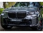 BMW X5 xDrive50e M Sport Pro Dravitgrau Individual Sky Lounge Soft Close Vierwielbesturing